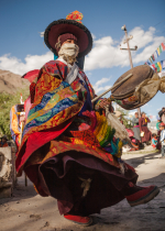 Các bác sĩ, y tá và tình nguyện viên là những anh hùng chân chính