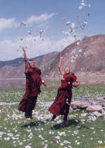 Mọi niềm vui thật sự trong thế giới này đều đến từ mong muốn hạnh phúc cho người khác