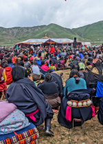 Con phải nghĩ rằng sự khổ đau của chính con là bé nhỏ so với sự khổ đau của biết bao chúng sinh khác