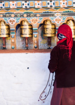 Bất kỳ nơi nào một vị Thầy tâm linh đang trao truyền những giáo lý Kim Cang Thừa thì tinh túy của Guru Rinpoche được hiện thân ở đó