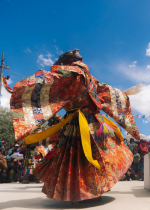 Nền tảng của Guru yoga là thấy Đạo Sư và đức Liên Hoa Sinh là một