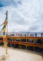 Chúng ta không nên tạo thói quen kháng cự lại khổ đau mà phải học cách đối diện với nó