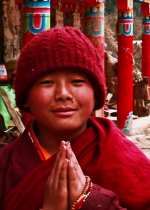 Nghĩ rằng Phật, Chúa, hay các vị thánh làm tất cả cho mình và mình không cần phải làm bất cứ thứ gì nữa là hoàn toàn sai lầm