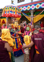 Tuân theo lời dạy của Guru là một pháp tu chính yếu của người tu