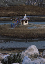     Tổ Jnānasūtra xuất hiện trên trời và ban cho Vimalamitra di huấn “Bốn Phương pháp Thiền định"